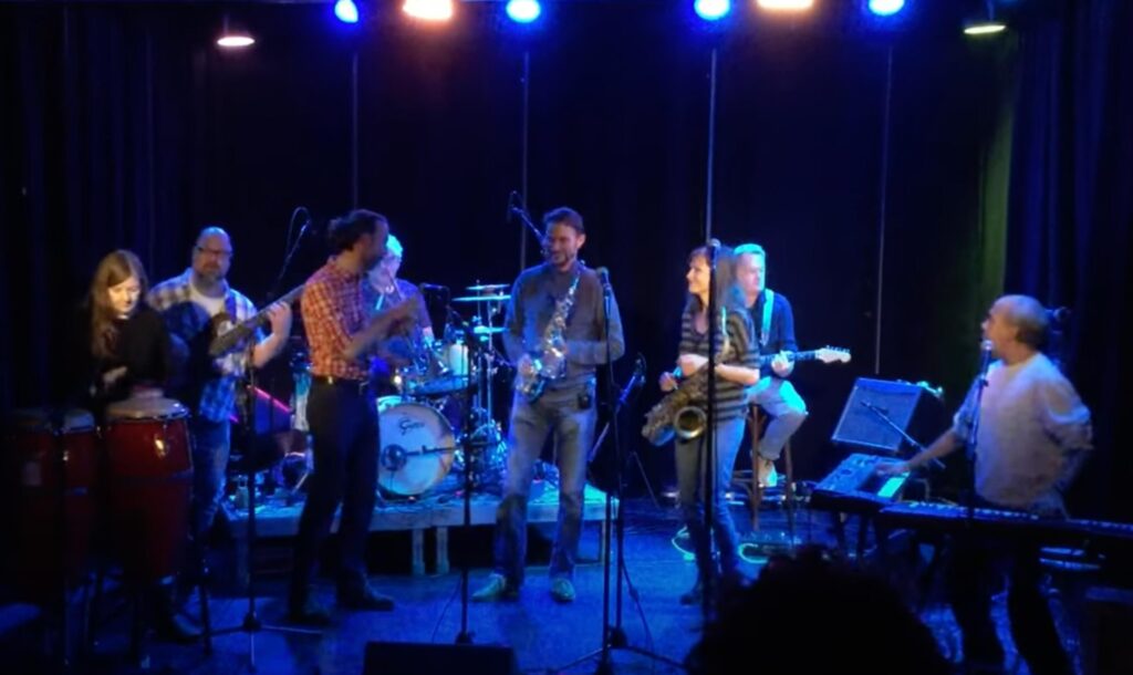 Don Pi und Band, Hebebühne